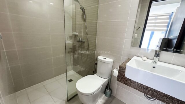 d61c2444 2703 4738 b168 780b526c67bc copy.jpg