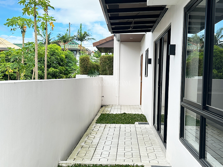 jubilation south brand new house for sale side of the house 2