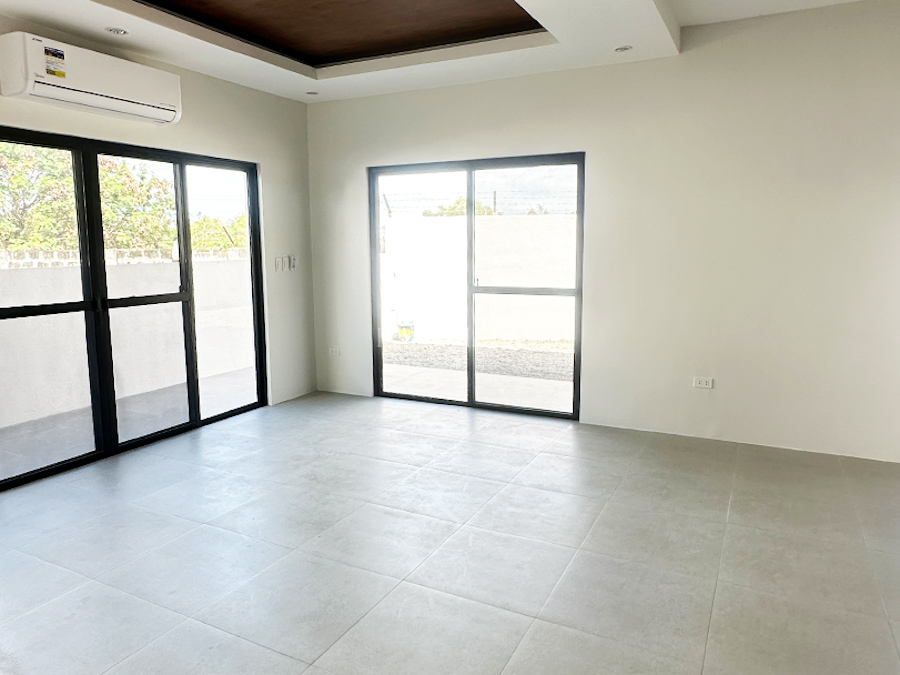 jubilation south house for sale the tropical dining area