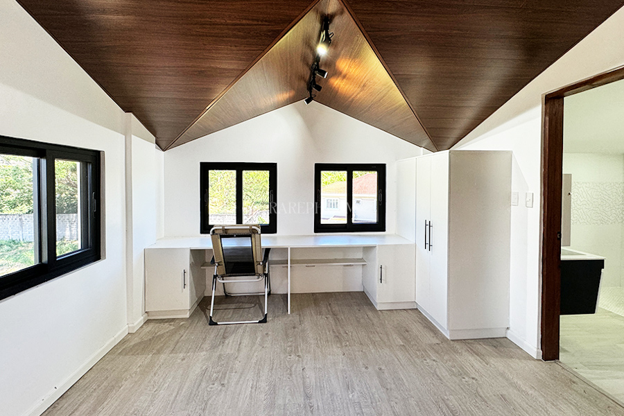 south forbes villas house for sale attic room 2