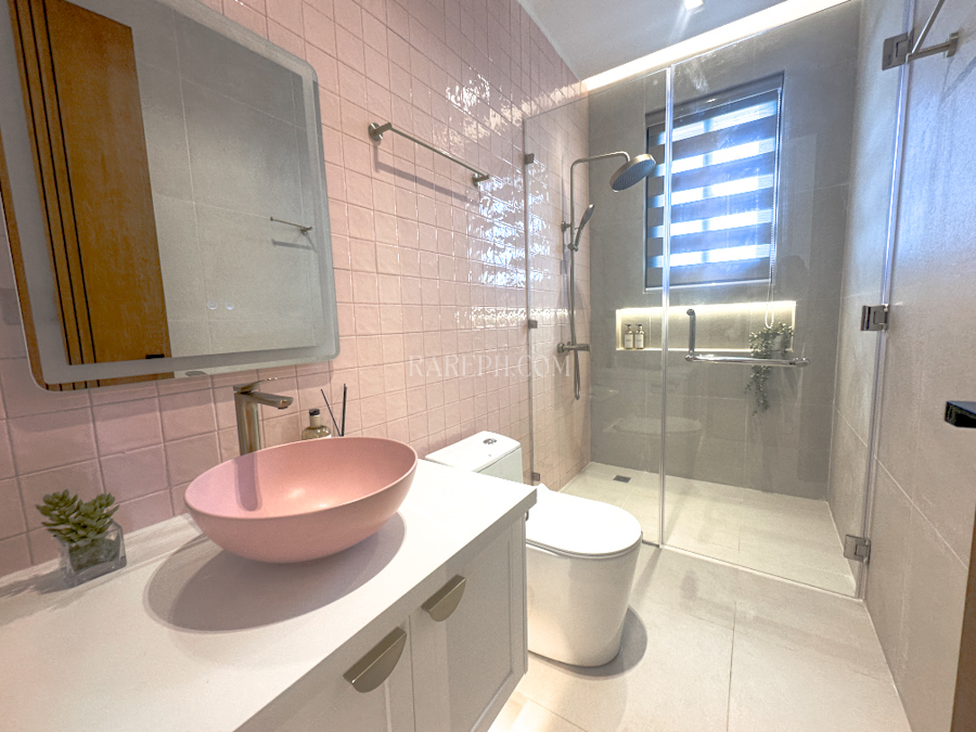 phuket mansions pink bathroom third level