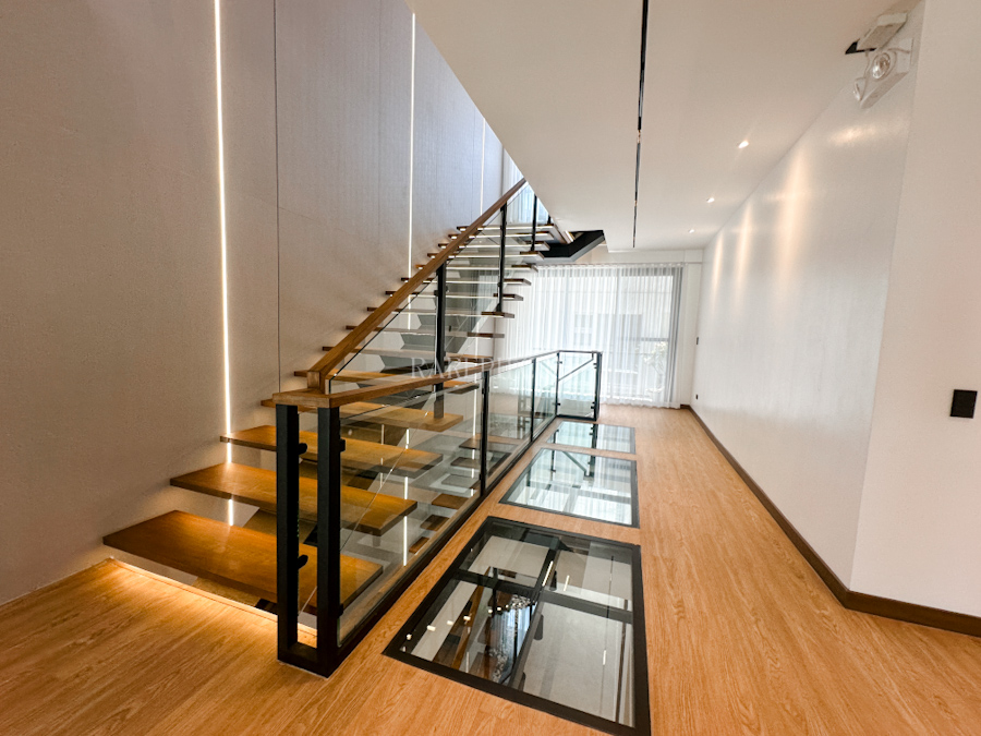 phuket mansions second level staircase landing