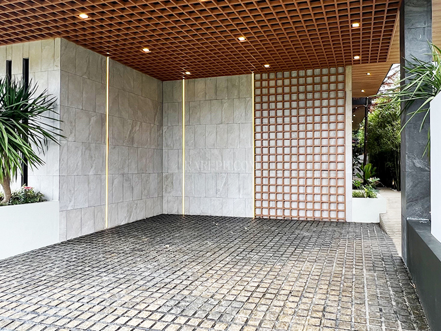 tokyo house garage