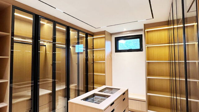 tokyo house walk in closet 2