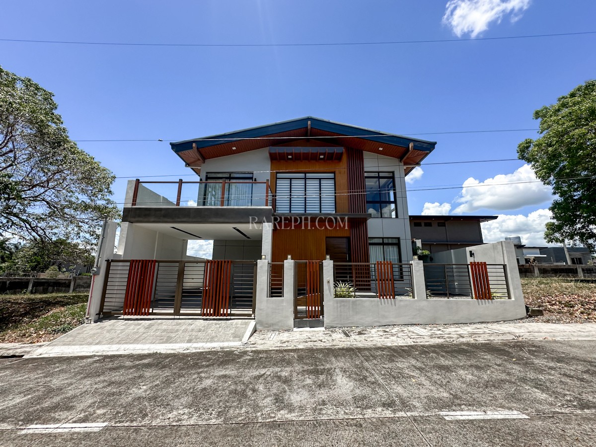 Nuvali Homes: Modern Properties for a ₱25M+ Budget la residencia de sta. rosa palma frontage