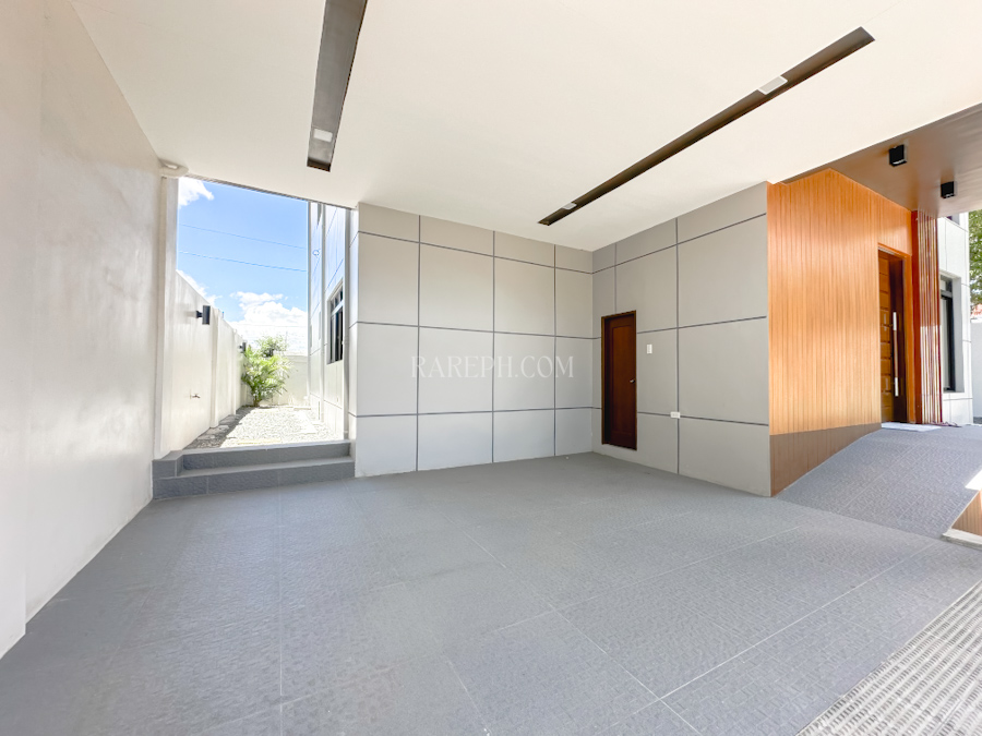 la residencia de sta. rosa palma garage w: storage