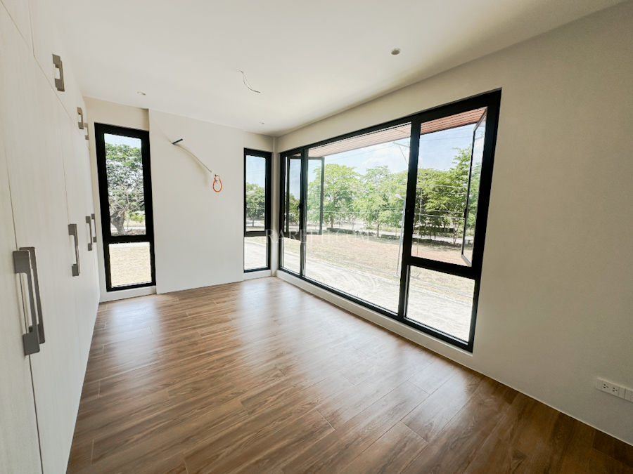 treveia nuvali house for sale master closet