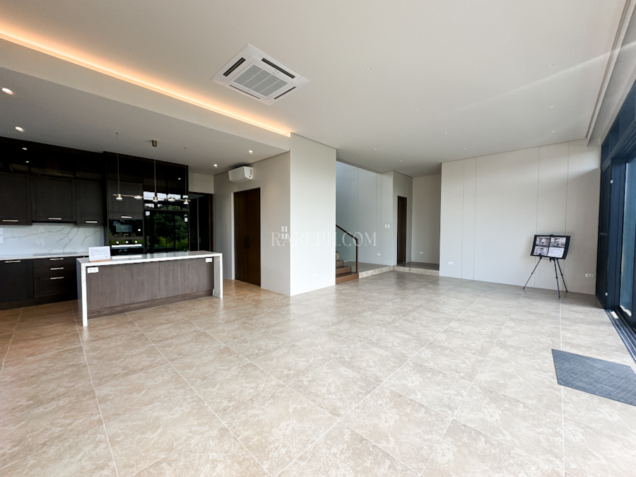 ayala westgrove heights house with pool 10 dining and living space