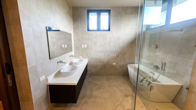 ayala westgrove heights house with pool 15 master bath with tub