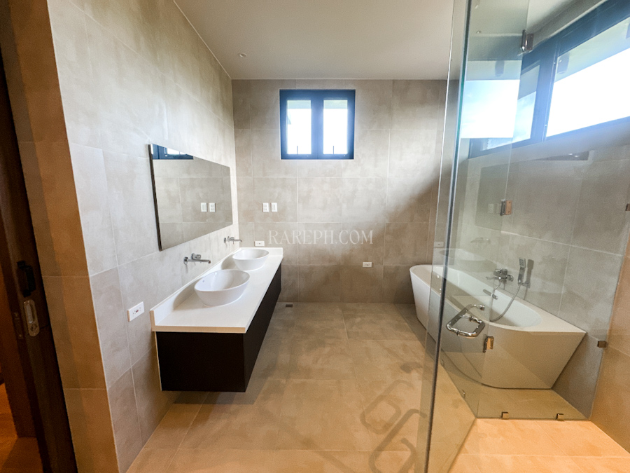 ayala westgrove heights house with pool 15 master bath with tub