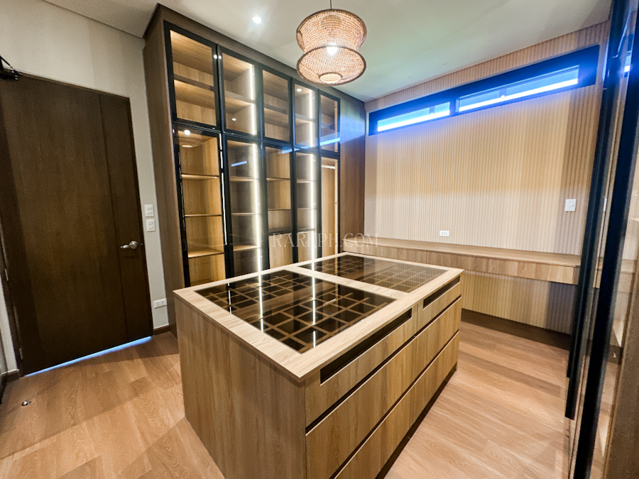 ayala westgrove heights house with pool 17 master bed with walk in closet