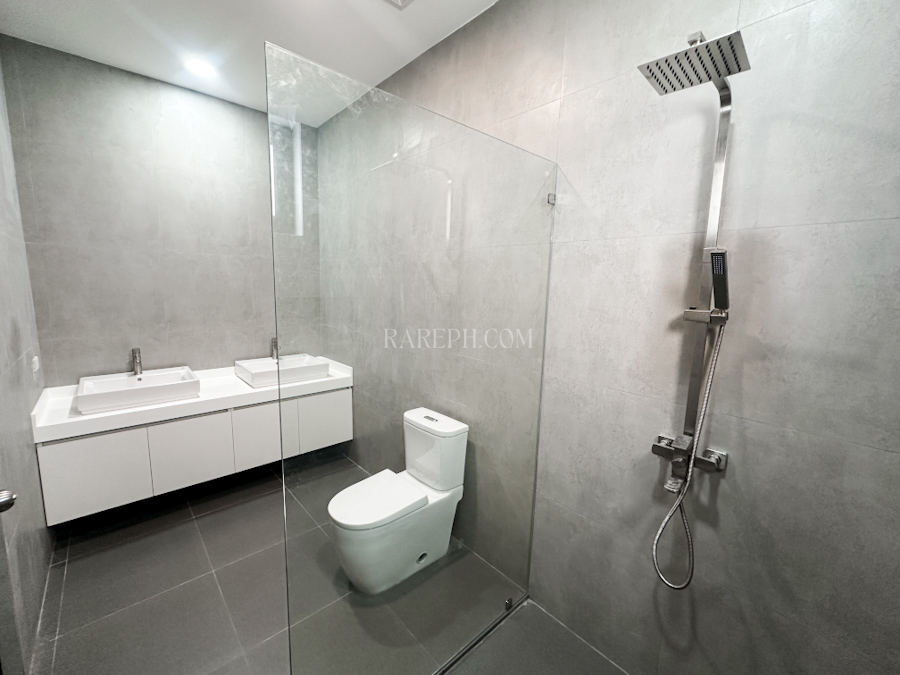 ayala westgrove heights modern contemporary master bath