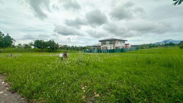 riomonte lot for sale near the main park side 2