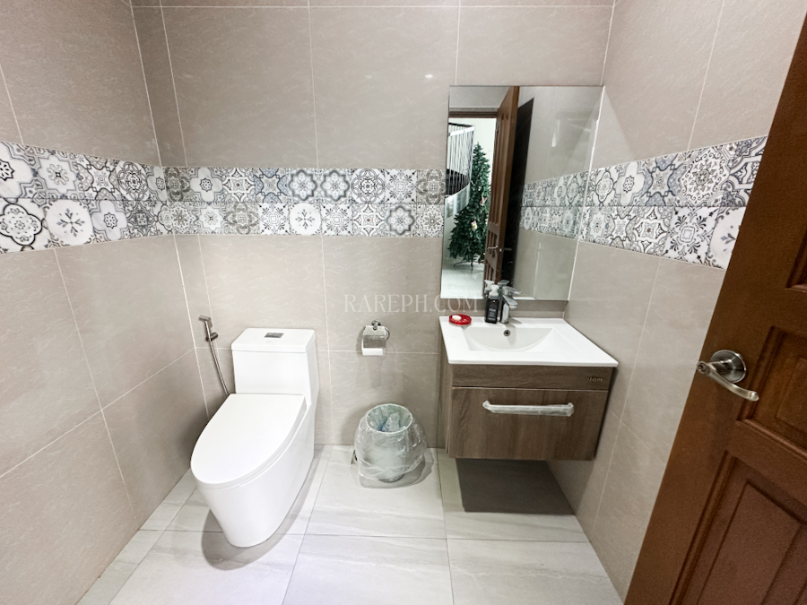 mirala nuvali modern home powder room