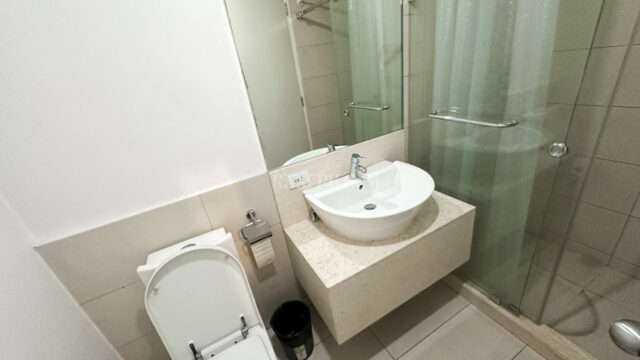 st. francis shangrila place studio bathroom
