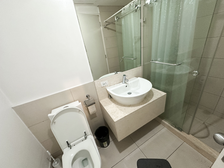 st. francis shangrila place studio bathroom