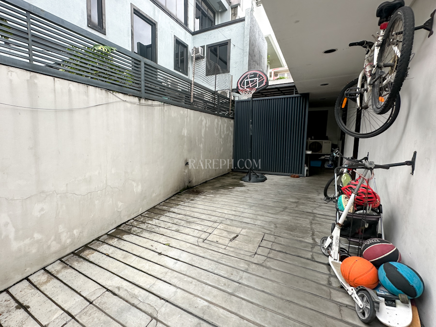 mahogany place acacia estates taguig house for sale garage