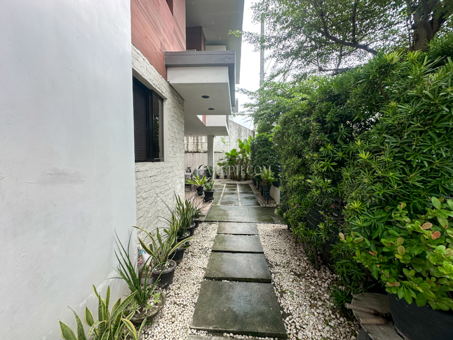 mahogany place acacia estates taguig house for sale garden