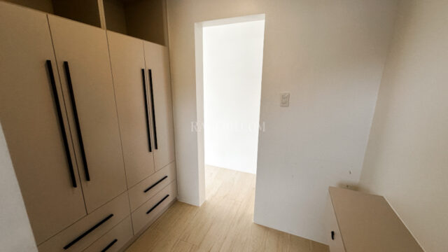 south forbes villas brand new house for sale closet