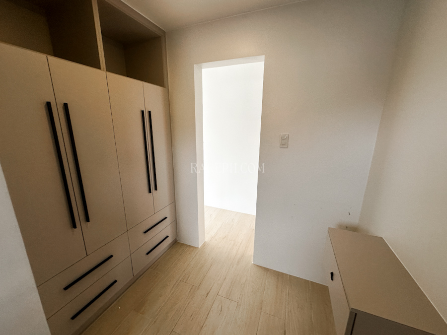 south forbes villas brand new house for sale closet