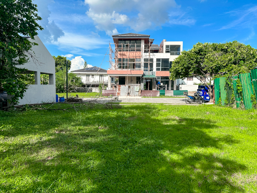 tokyo mansions vacant lot 300 sqm square lot backing