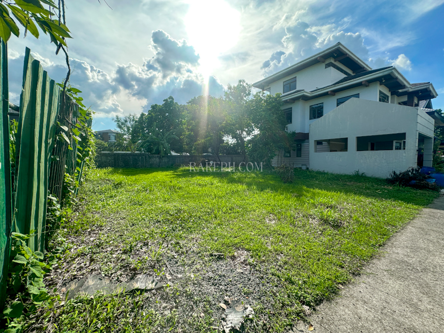 tokyo mansions vacant lot 300 sqm square lot left