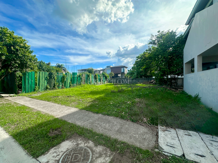 tokyo mansions vacant lot 300 sqm square lot right