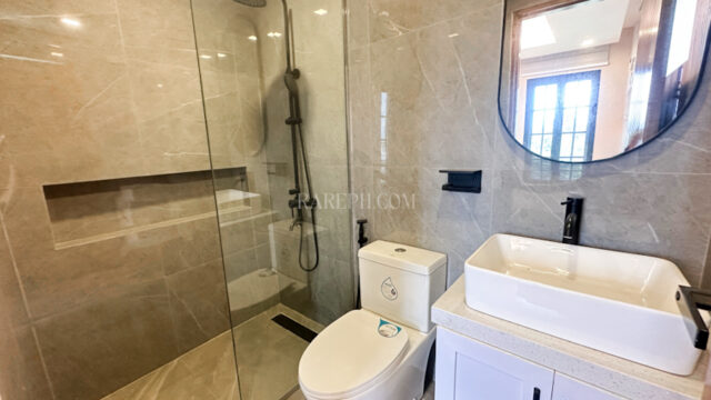 chateaux de paris house for sale bedoom 2 toilet & bath