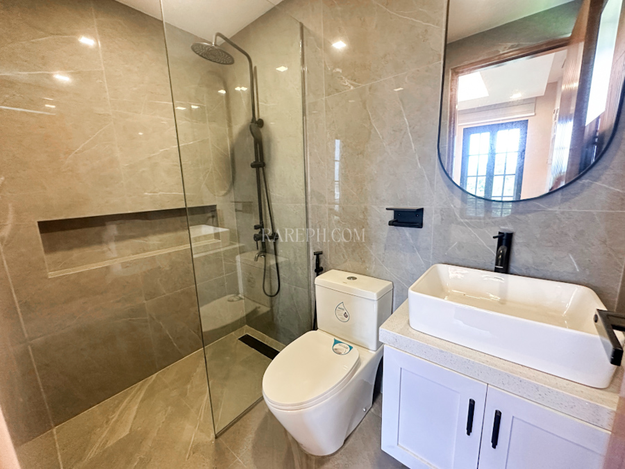 chateaux de paris house for sale bedoom 2 toilet & bath