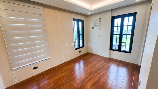 chateaux de paris house for sale bedroom 1