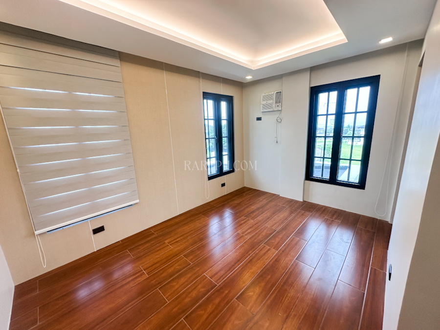 chateaux de paris house for sale bedroom 1