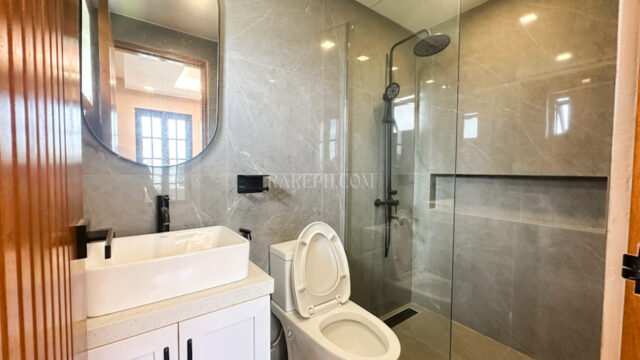 chateaux de paris house for sale bedroom 1 toilet & bath