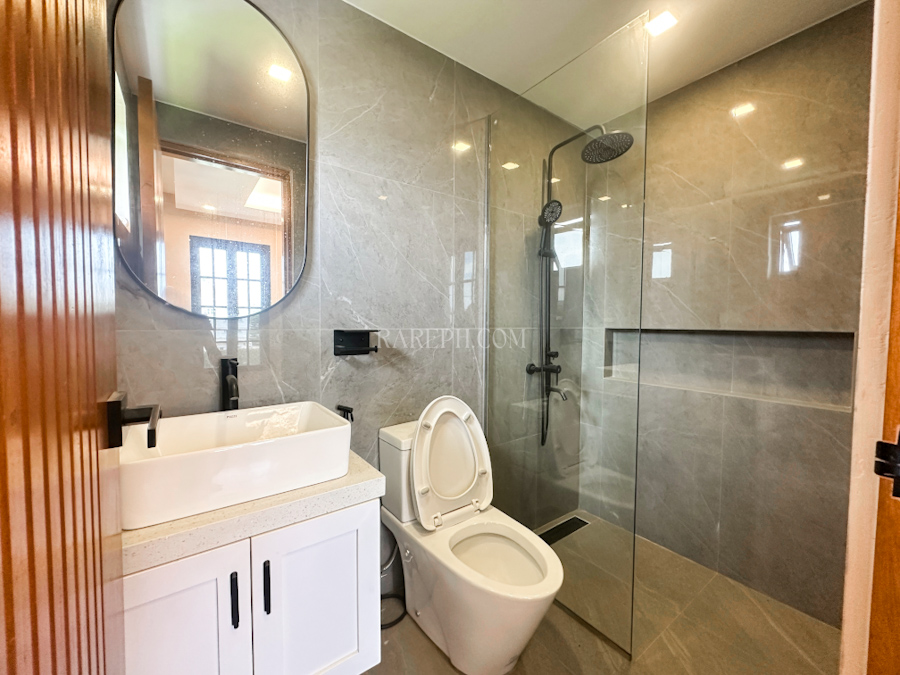 chateaux de paris house for sale bedroom 1 toilet & bath