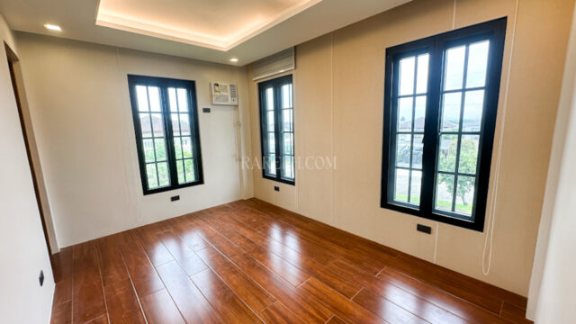 chateaux de paris house for sale bedroom 2