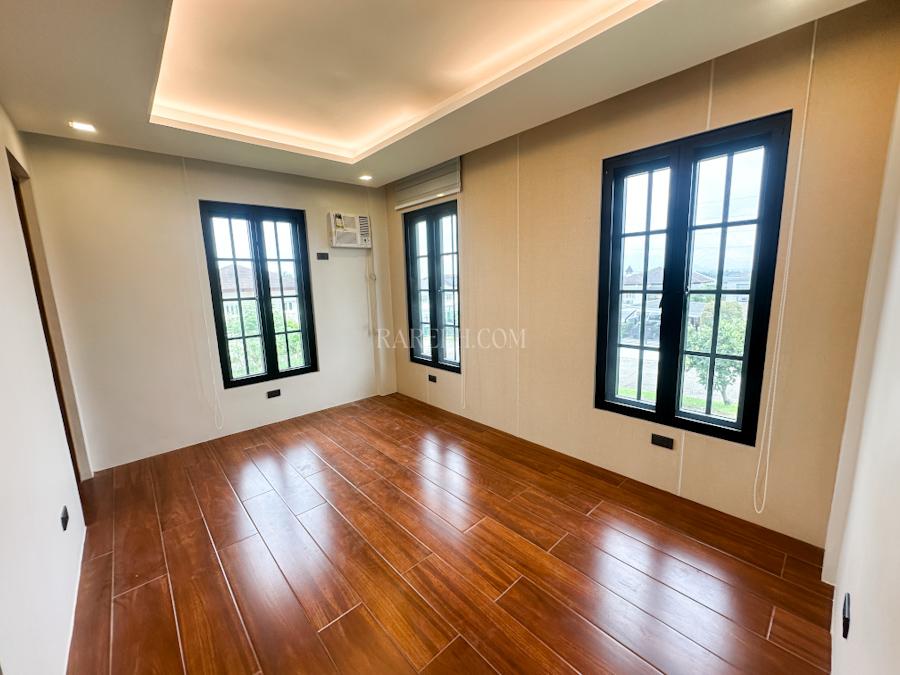 chateaux de paris house for sale bedroom 2