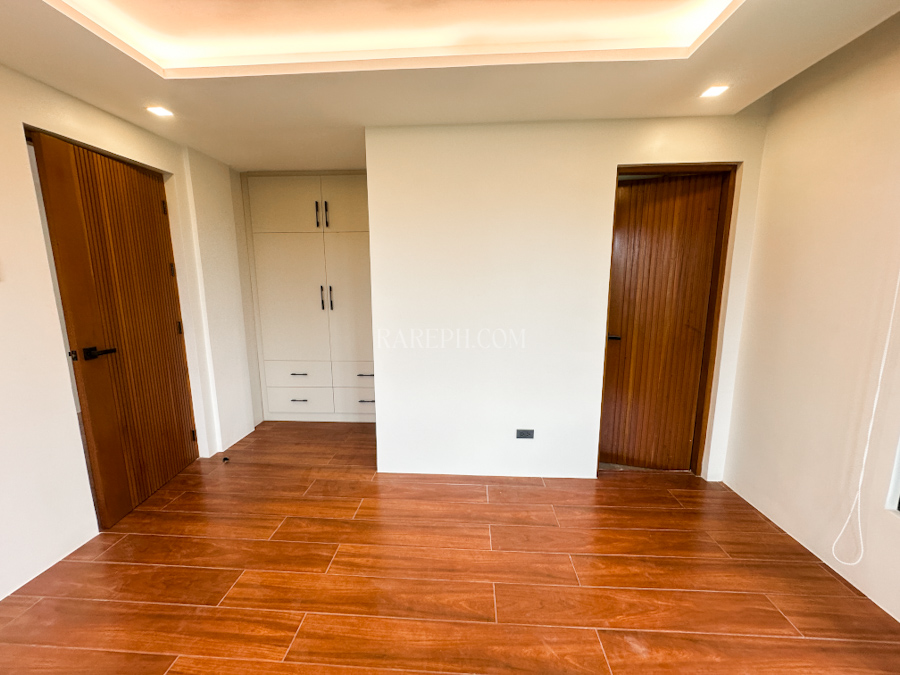 chateaux de paris house for sale bedroom 2 with closet