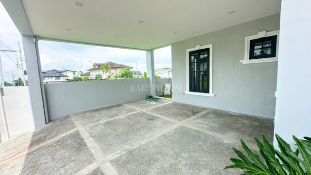 chateaux de paris house for sale carport