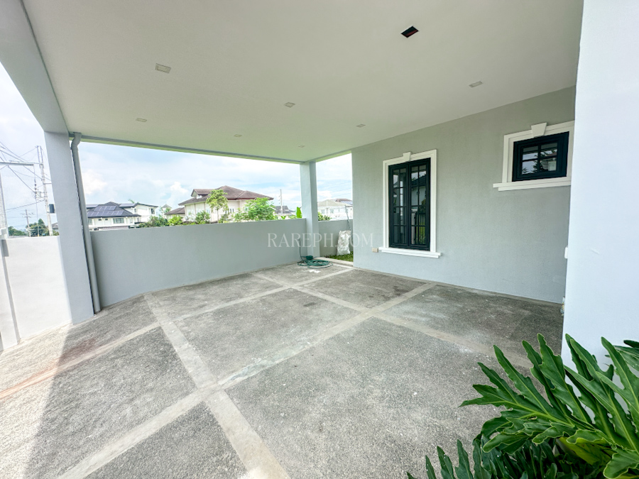 chateaux de paris house for sale carport