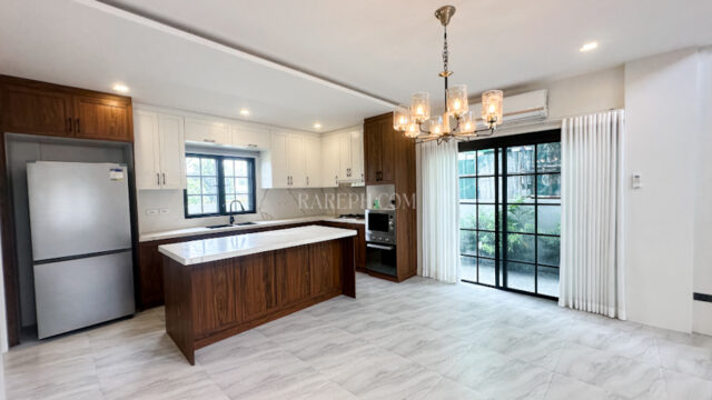 chateaux de paris house for sale dining area and kitchen