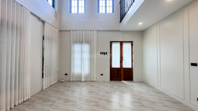 chateaux de paris house for sale living area double height