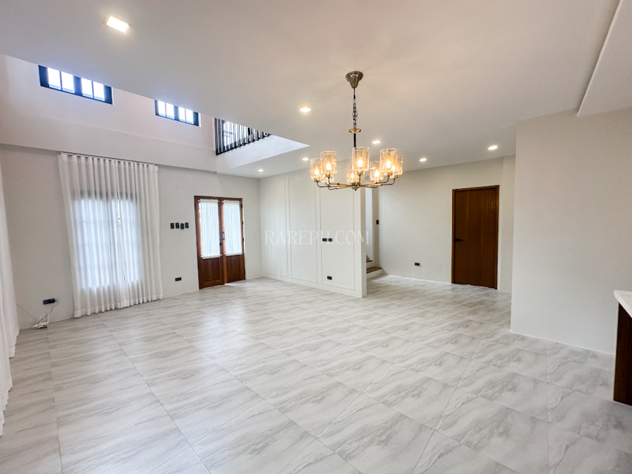 chateaux de paris house for sale living & dining area