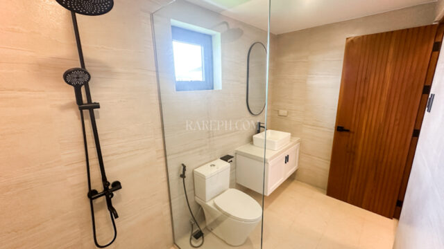 chateaux de paris house for sale master bathroom