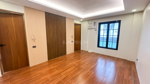 chateaux de paris house for sale primary bedroom