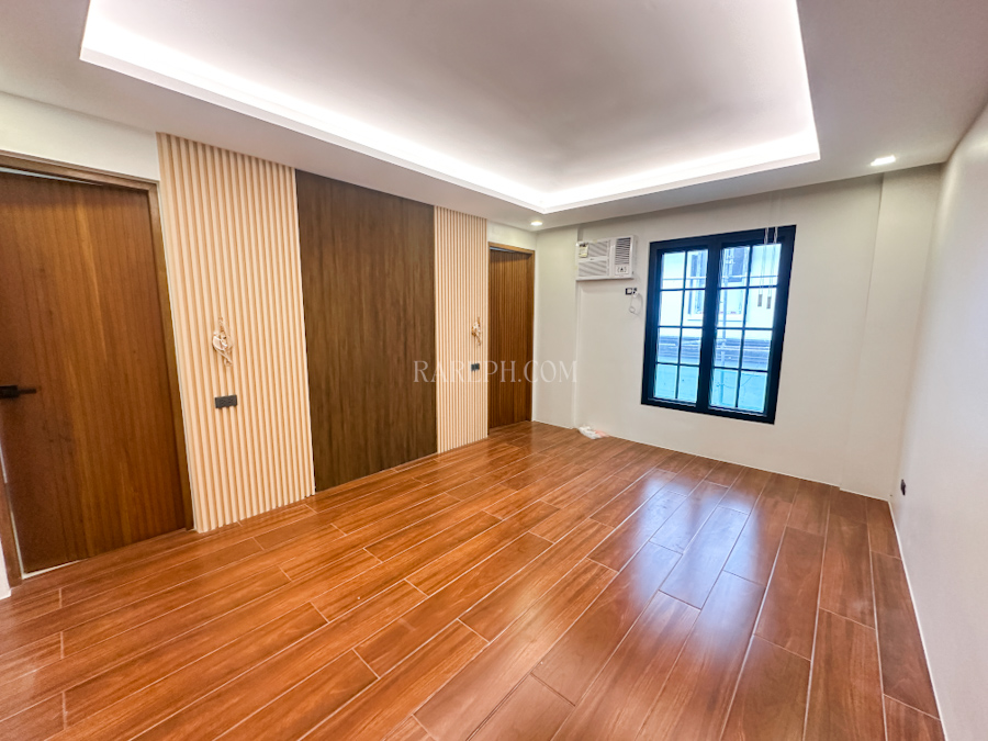 chateaux de paris house for sale primary bedroom