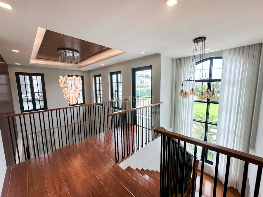 chateaux de paris house for sale second floor