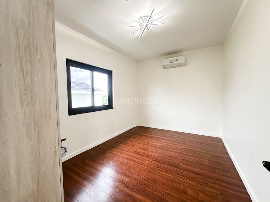 chateaux de paris house for sale bedroom 1