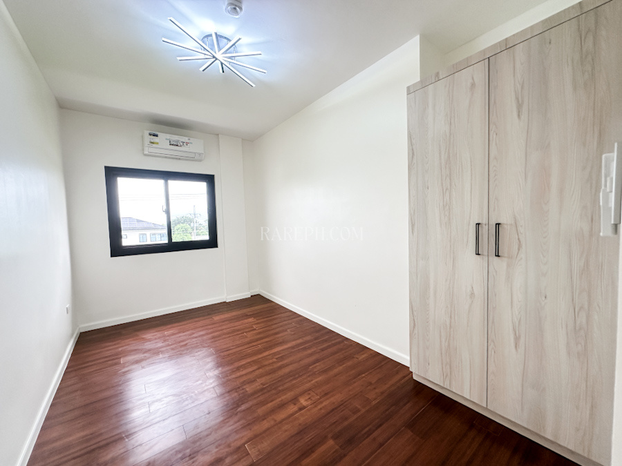 chateaux de paris house for sale bedroom 2 from door