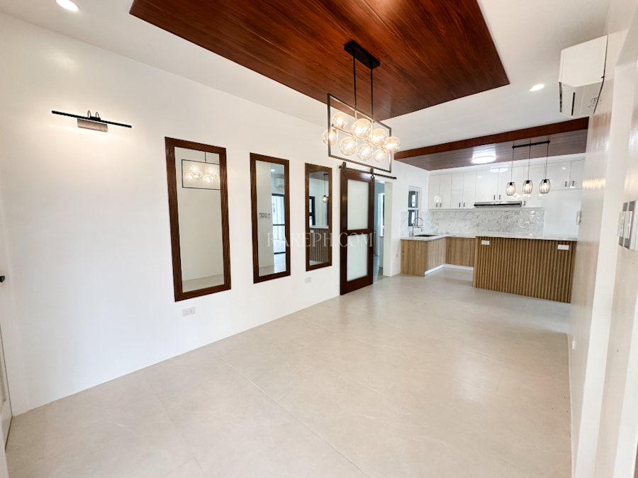 chateaux de paris house for sale dining area