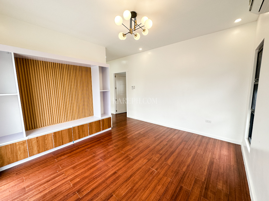 chateaux de paris house for sale entertainment area