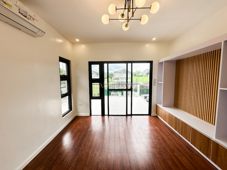 chateaux de paris house for sale family room
